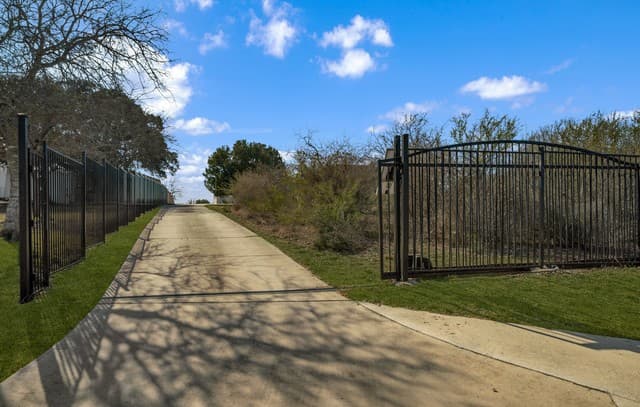 7033 Robin Hood Way — photo 2