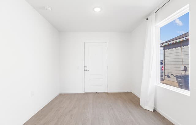 1347 Neria Loop — photo 4