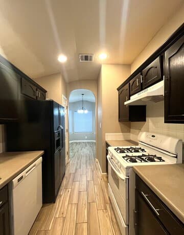 5502 Christina Path — photo 4