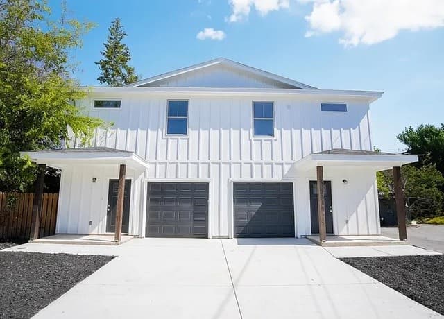 1210 S New Braunfels