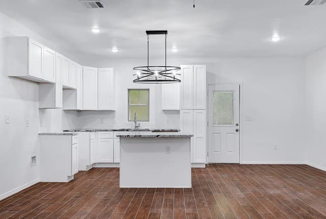 1210 S New Braunfels — photo 5