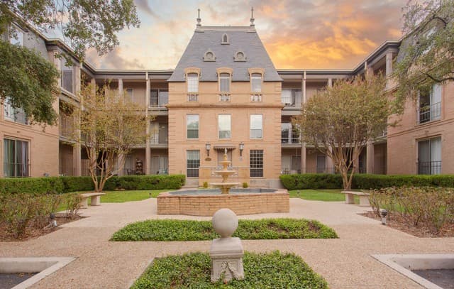 1-bedroom rental at 7709 Broadway Unit 123 in San Antonio TX