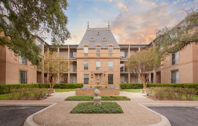 1-bedroom rental at 7709 Broadway Unit 123 in San Antonio, TX — photo 2