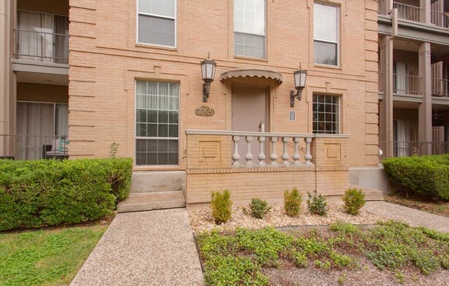 1-bedroom rental at 7709 Broadway Unit 123 in San Antonio, TX — photo 5