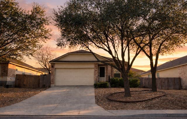 10354 Oakwood Crest — photo 1