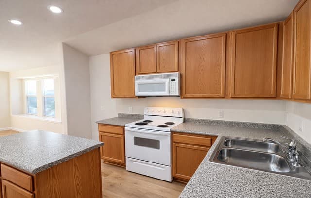 10354 Oakwood Crest — photo 3