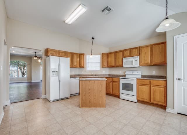 6102 Still — photo 3