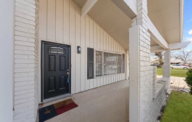 4402 Seabreeze Dr — photo 3