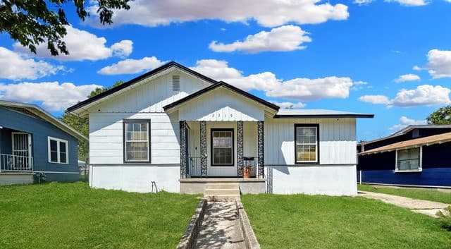 2319 Burnet St — photo 1