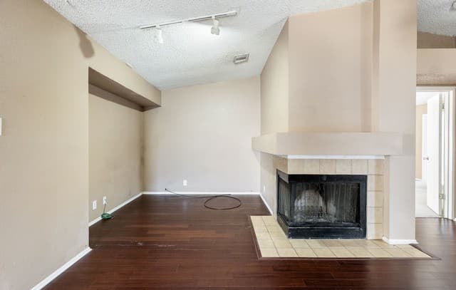 10315 Country Green — photo 4