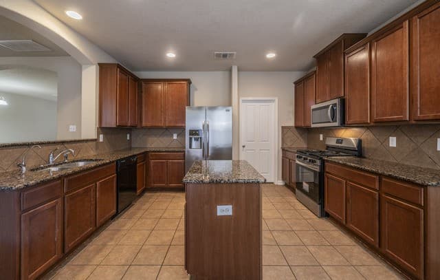 10703 Axis Crossing — photo 5