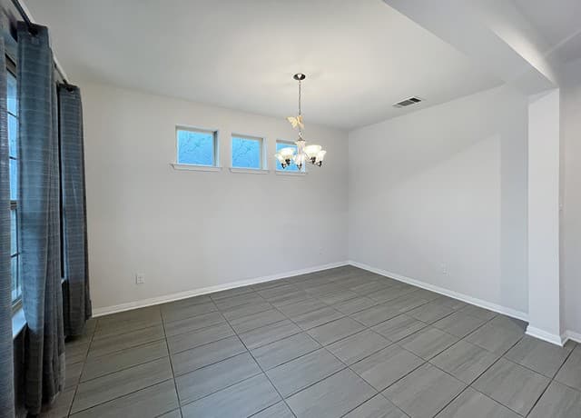 2430 Castello Way — photo 3