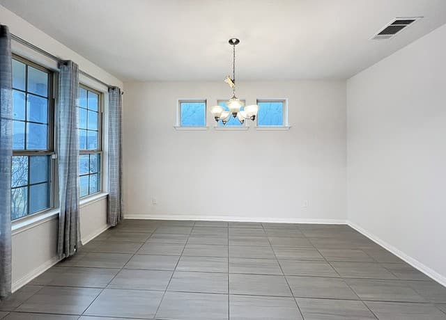 2430 Castello Way — photo 4