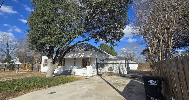 1301 Avenue K — photo 4