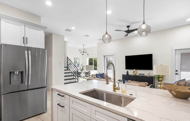 1021 S Hackberry Unit 201 — photo 5