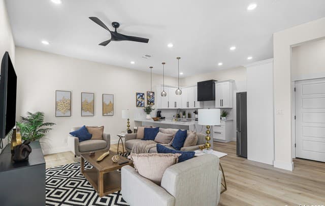 1021 S Hackberry Unit 202 — photo 3