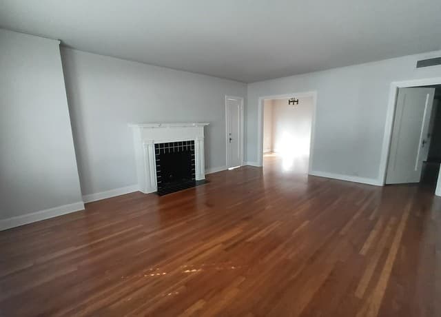 2-bedroom rental at 109 Norwood Unit 1 in San Antonio, TX — photo 3