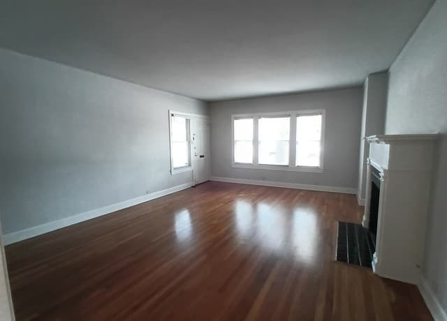 2-bedroom rental at 109 Norwood Unit 1 in San Antonio, TX — photo 4