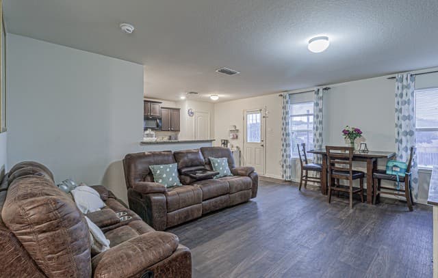 2831 Lavender — photo 3