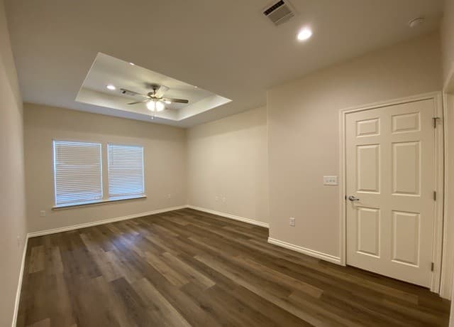 811 Uvalde — photo 5