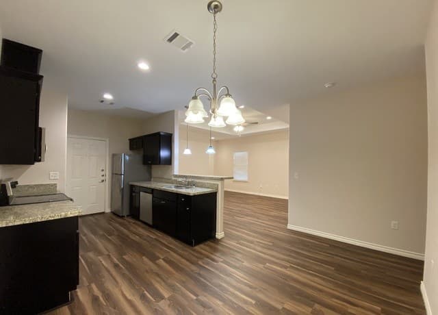 629 Commerce — photo 3