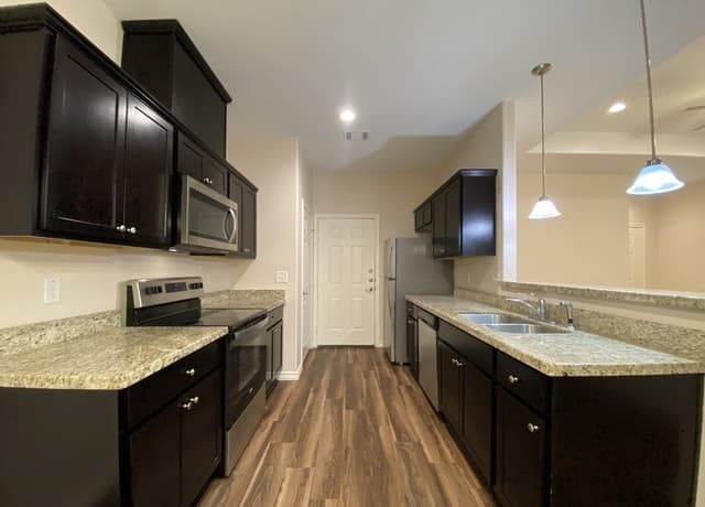 629 Commerce — photo 4