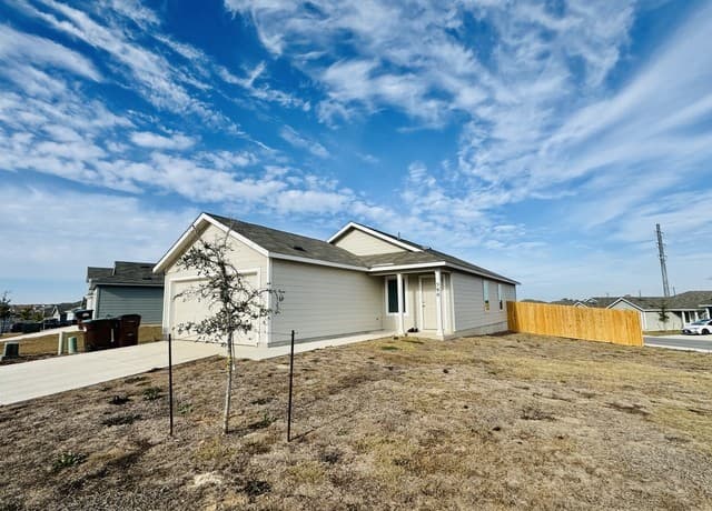 580 Kathleen Pike — photo 1