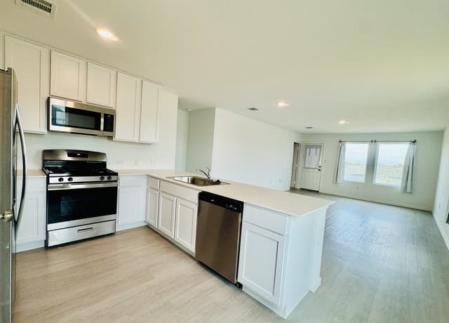 580 Kathleen Pike — photo 2