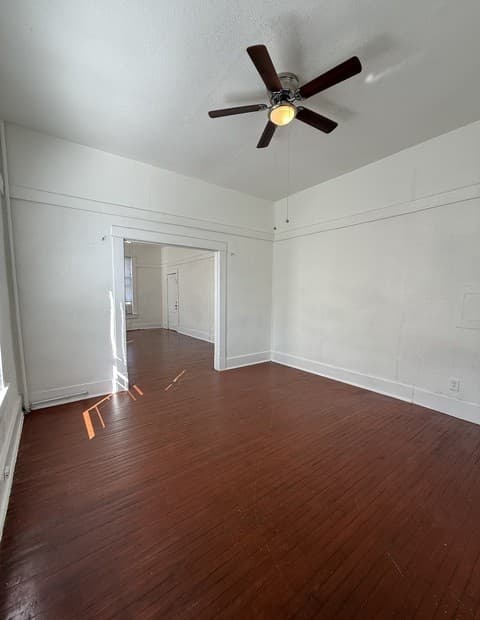 1-bedroom rental at 420 W Magnolia Unit 1 in San Antonio, TX — photo 2