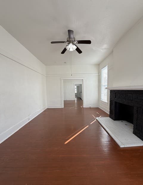 1-bedroom rental at 420 W Magnolia Unit 1 in San Antonio, TX — photo 3