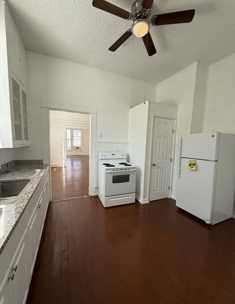 1-bedroom rental at 420 W Magnolia Unit 1 in San Antonio, TX — photo 5