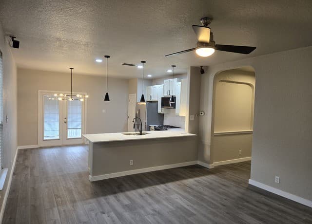 12127 Medina — photo 3