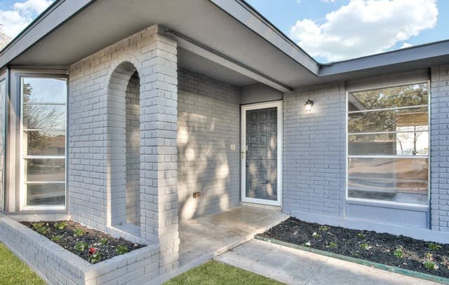 4242 Bayliss St — photo 2