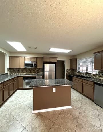 2327 Stallion Run — photo 3