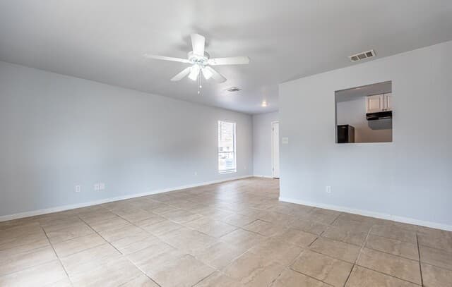 3-bedroom rental at 13719 Earlywood in San Antonio, TX — photo 5
