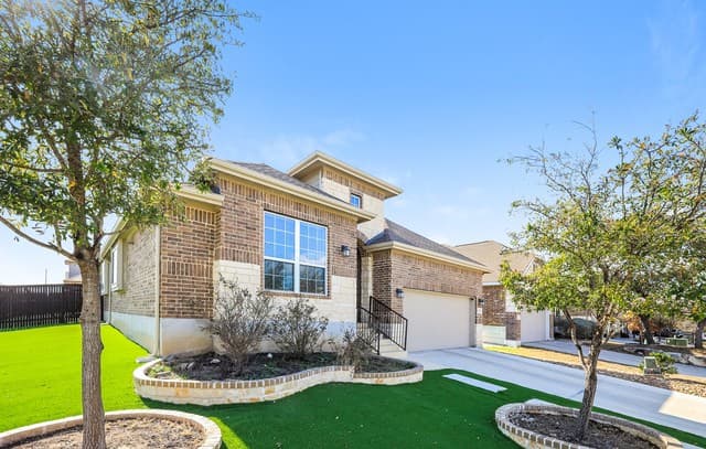 2211 Derussy — photo 3