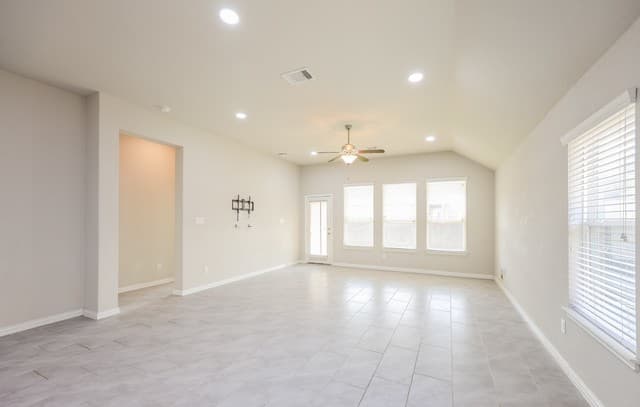 2211 Derussy — photo 4