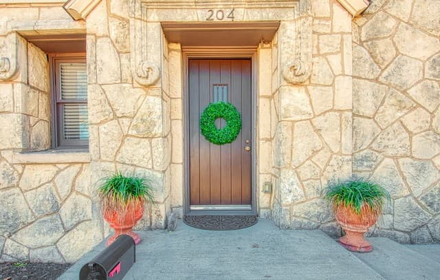 204 Lovera Blvd — photo 4