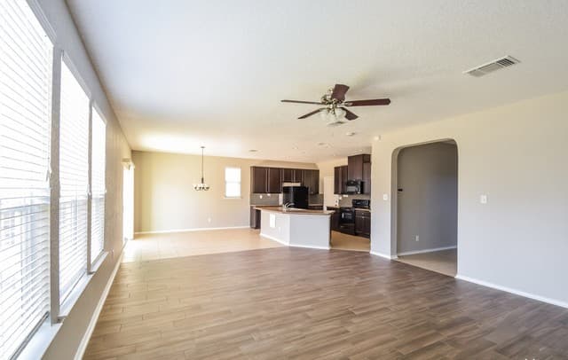 7906 Horse Hollow — photo 4