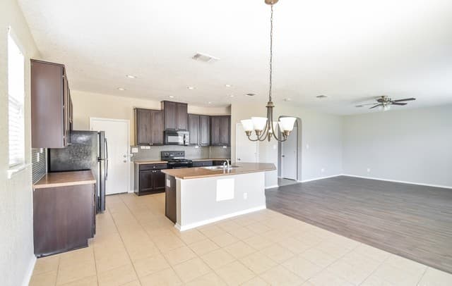 7906 Horse Hollow — photo 5