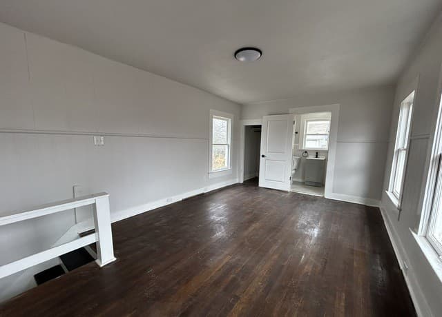 329 Hot Wells Unit R — photo 2