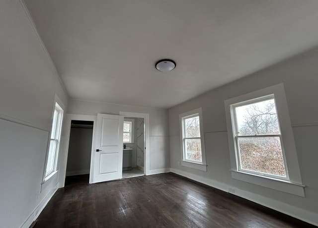 329 Hot Wells Unit R — photo 4