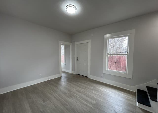 329 Hot Wells Unit R — photo 5