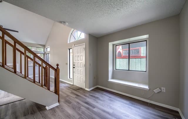 16615 Spruce Tree Ln — photo 3