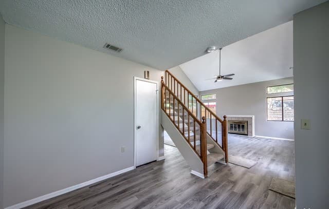 16615 Spruce Tree Ln — photo 4