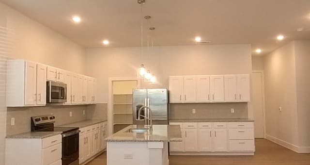 2-bedroom rental at 330 E Carson Unit 1103 in San Antonio, TX — photo 3