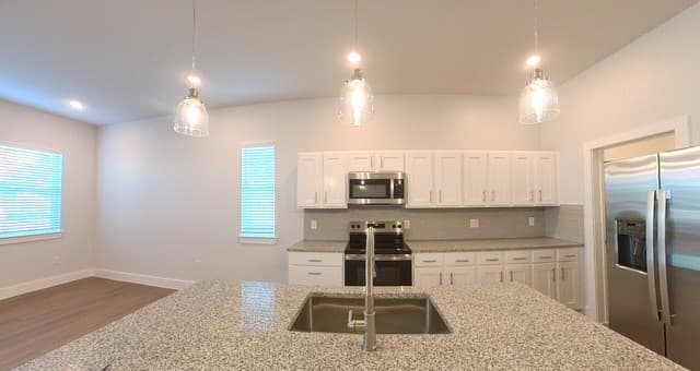 2-bedroom rental at 330 E Carson Unit 1103 in San Antonio, TX — photo 4