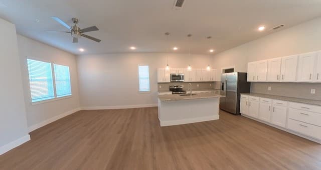 2-bedroom rental at 330 E Carson Unit 1103 in San Antonio, TX — photo 5
