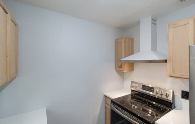 5846 Castle — photo 3