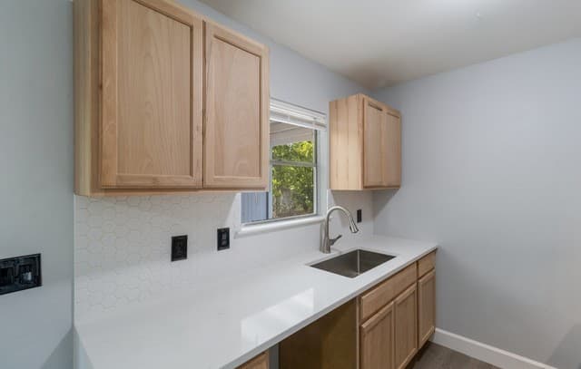 5846 Castle — photo 4